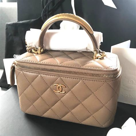 chanel vanity case beige